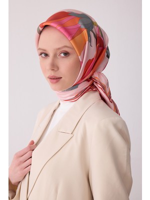 Belli Çiçek Desen Ipek Twill Eşarp   - 2026 Ilkbahar-Yaz (T)   4303-55