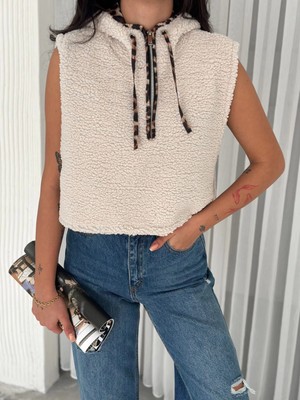 Colezium Astarlı Kapşonlu Kuzu Yelek Beyaz