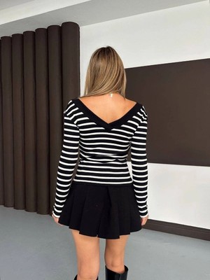 Colezium V Yaka Kol ve Yaka Düğmeli Bluz Siyah A4047