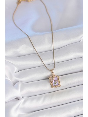 316L Çelik Gold Renk Zincir Mor Mineli Çiçek Işlemeli Zirkon Taşlı Kelebek Detay Portre Model Kadın Kolye - Lisinya