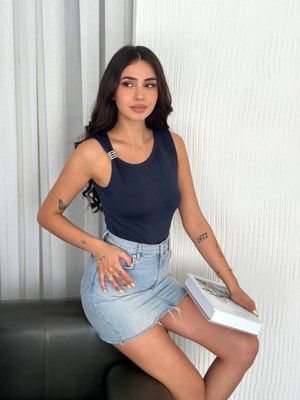 Lushiowear Kadın Osy Modal Yumuşak Dokulu Bisiklet Yaka Sıfır Kol Bluz Omuz Toka Aksesuar - Lacivert