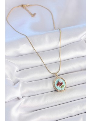 316L Çelik Gold Renk Zincir Turkuaz Mineli Incili Çiçek Işlemeli Portre Model Kadın Kolye - Lisinya