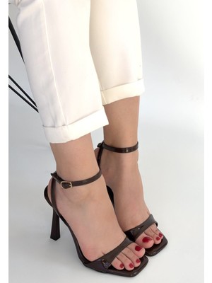 Fantastik Store Jowin Kahverengi Rugan Topuklu Bilekten Kemerli Ayakkabı - Lisinya