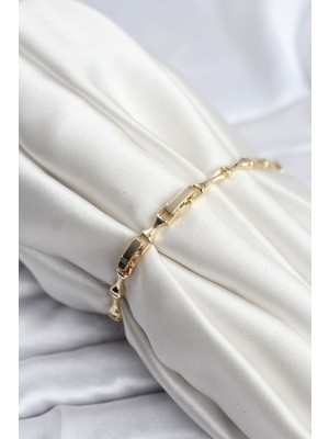 Pirinç Gold Renk Vıp Seri Ince Kemik Model Zirkon Taşlı Kadın Bileklik - Lisinya