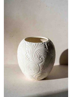 BerMey Minimalist Beyaz Mineral Döküm Vazo - Organik Dalga Desenli Dekoratif