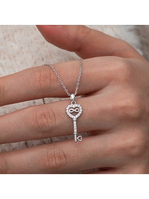 İsmiyle Al Gümüş Kalpli Sonsuzluk Anahtar Kadın Kolye
