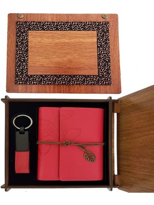 İsmiyle Al Ahşap Kutulu Kırmızı Deri Defter ve Anahtarlık Set