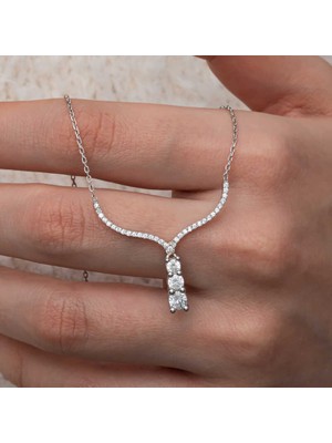 İsmiyle Al Gümüş Üç Taşlı V Model Kadın Kolye