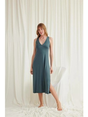 Aria's Closet Arias Closet Yakası ve Sırtı Dekolteli Dantelli Yırtmaçlı Gecelik