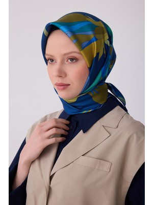 Belli Çiçek Desen Ipek Twill Eşarp   - 2026 Ilkbahar-Yaz (T)   4303-80