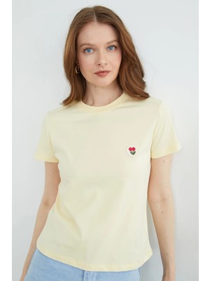 FullaModa Çiçek Nakışlı Bisiklet Yaka Tişört