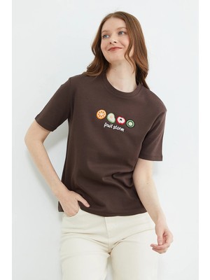 FullaModa Meyve Nakışlı Bisiklet Yaka Tişört