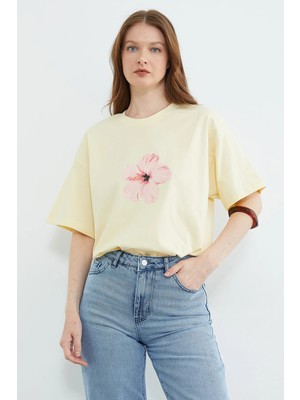 FullaModa Hibiscus Çiçeği Baskılı Oversize Tişört