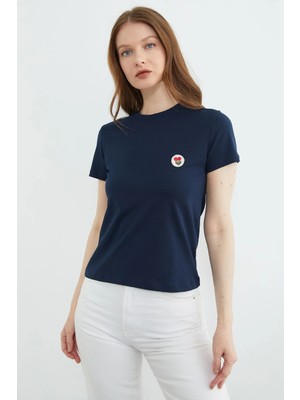 FullaModa Çiçek Nakışlı Bisiklet Yaka Tişört