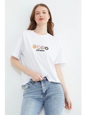 FullaModa Meyve Nakışlı Yırtmaçlı Oversize Tişört