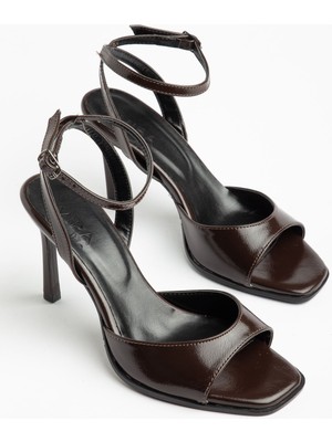 Shemard Lesley Çapraz Bantlı Kahverengi Parlak Cilt Tek Bantlı Kadın Ayakkabı