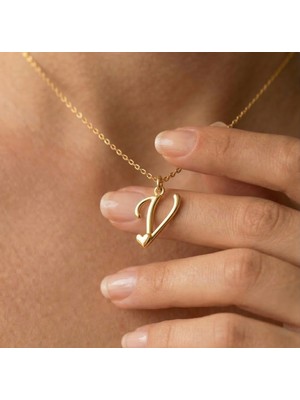 Ashak Accessories Kadın 925 Ayar Gümüş Zincirli V Harfi Kalpli Baş Harfli Kalp Harf Alfabe Isim Kolye