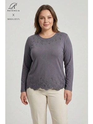 Ravencia Kadın Yıldız Desenli Yaka ve Etek Taşlı Işlemeli Yırtmaçlı Likralı Anne Penye Bluz