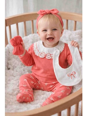 Fiyonk Detaylı Kız Bebek 3’lü Set (Zıbın, Pantolon ve Önlük)