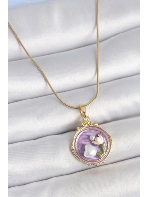 Inure Jewelry 316L Çelik Gold Renk Zincir Mor Mineli İncili Çiçek İşlemeli Portre Model Kadın Kolye