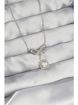 Inure Jewelry 316L Çelik Gümüş Renk Fiyonk Detay Zirkon Taşlı Tektaş Kolye