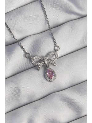 Inure Jewelry 316L Çelik Gümüş Renk Fiyonk Detay Pembe Zirkon Taşlı Damla Kolye