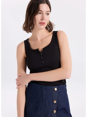 Mustang Düğmeli Yaka Düz Siyah Kadın Atlet M6SL-TST1247