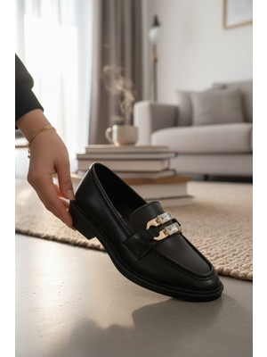 Enoch Kadın Baget Kesim Kristal Taşlı Gold Tokalı Klasik Loafer