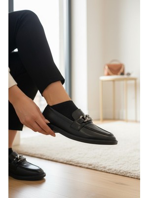 Enoch Kadın Gümüş Zincir Aksesuarlı Maskülen Şehir Loafer