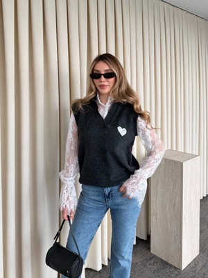 Laluvia Antrasit Kalp Nakışlı Kolları Yakası Dantelli Kazak - 1247