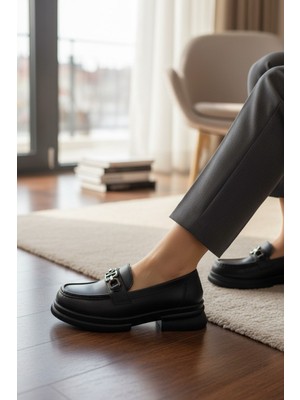 Enoch Noch Kadın Gümüş Zincir Köprü Aksesuarlı Comfort Tabanlı Maskülen Loafer