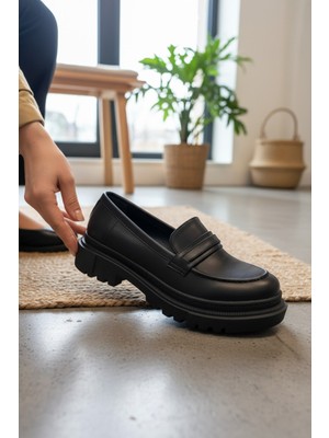 Enoch Kadın Minimalist Bant Detaylı Tırtıklı Chunky Taban Loafer