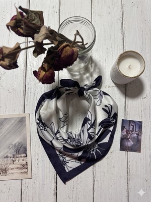 Trend Dokunuş Kadın Lacivert Çiçekli Yaprak Motifli Fular