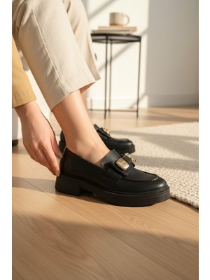 Enoch Kadın Gold Kare Plaka Detaylı Comfort Tabanlı Maskülen Loafer