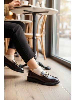 Enoch Kadın Füme Zincir Aksesuarlı Rugan Dokulu Klasik Comfort Loafer