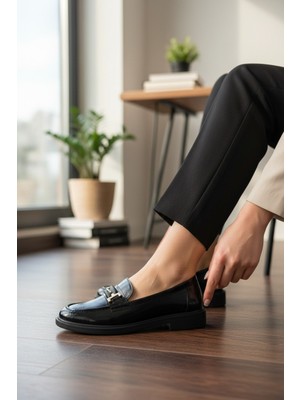 Enoch Kadın Gold "t" Aksesuarlı Rugan Dokulu Klasik Comfort Loafer