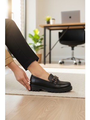 Enoch Kadın Gold Burgu Zincir Aksesuarlı Tırtıklı Comfort Taban Loafer