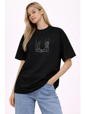 Camblys Kadın Kovboy Çizmesi Ön Baskılı Oversize Kalın Kumaş Bol Kesim Pamuklu T-Shirt