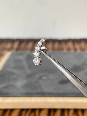 Aida Jewelss %100 Cerrahi Çelik  Beş Taş Diagonal Zirkon 6x1.2mm Çelik Labret Piercing