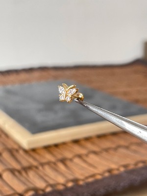 Aida Jewelss %100 Cerrahi Çelik Kelebek 8i8 Zirkon Altın 7x1.2mm Labret Piercing
