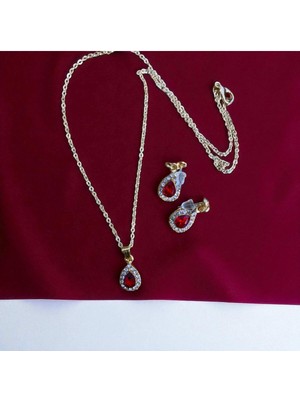 C&On Design Damla Figürlü Kırmızı Taşlı Kolye ve Küpe Seti – Zarif ve Işıltılı Şıklık