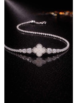 Banum Luxury Lüx Yonca Beyaz Taşlı Şık Bileklik