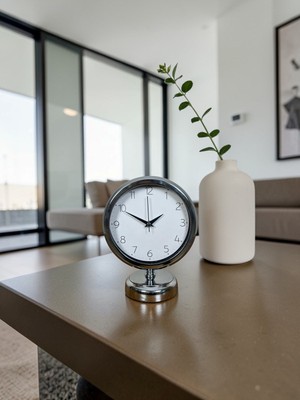 ForWhat Büro Ev Ofis Hediyesi Için 20X25CM Krom Metal Sade Masa Saati