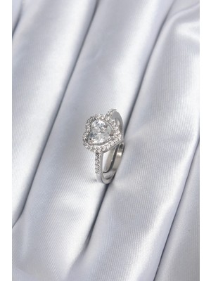 Bucuks Mey Ithalat® Pirinç Gümüş Renk Zirkon Taşlı Kalp Charm Model Kadın Yüzük