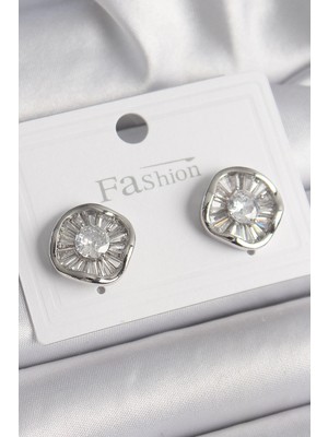 Bucuks Mey Ithalat® Pirinç Gümüş Renk Zirkon Taşlı Yonca Model Kadın Küpe