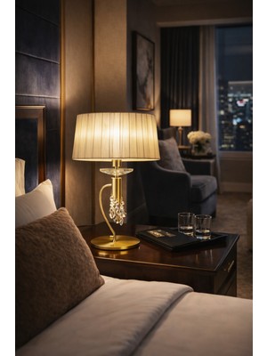 Vinner Art Deco Gold Kristal Masa Lambası – Pirinç Gövdeli Modern Salon Abajuru Éclat