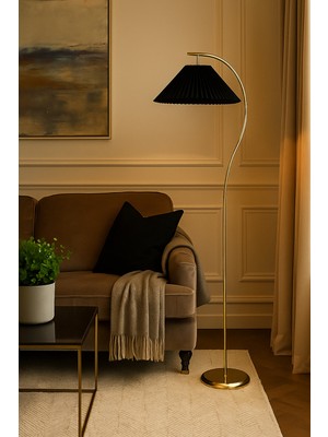 Epifanio Montanax Siyah Şapkalı Gold Lambader – Modern Metal Gövde, Lüks Salon Aydınlatması