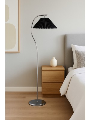 Epifanio Montanax Siyah Şapkalı Krom Lambader – Modern Metal Gövde, Lüks Salon Aydınlatması