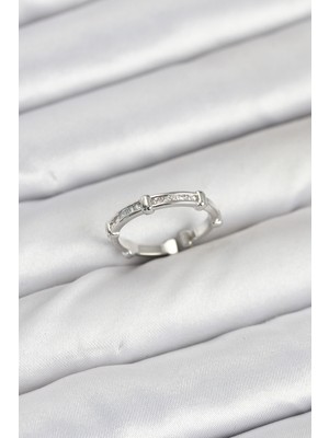 Esranın Dünyası Pirinç Gümüş Renk Kemik Model Zirkon Taşlı Kadın Yüzük RSEBJ34-ESRDNS