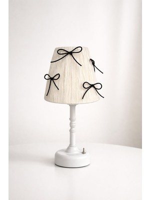 Rustik 32 cm Beyaz Rafya Siyah Kurdele - Masa Üstü LED Aydınlatmalı Kablosuz Şarjzlı Masa Lambası